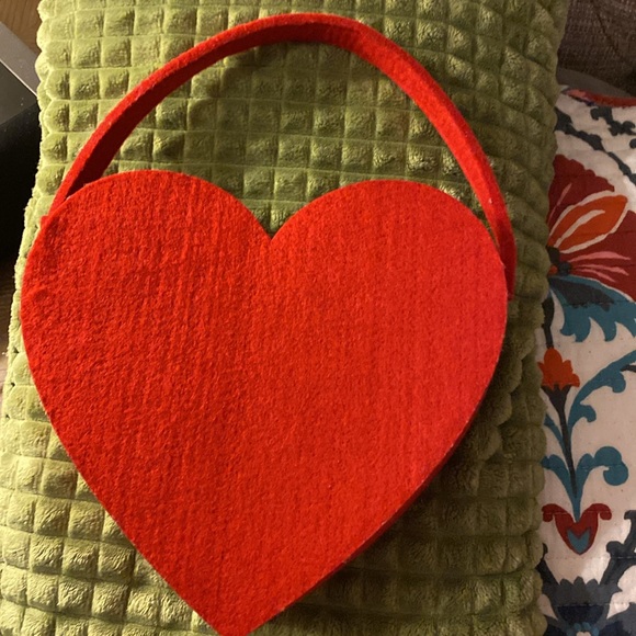 Red heart basket - Picture 3 of 6